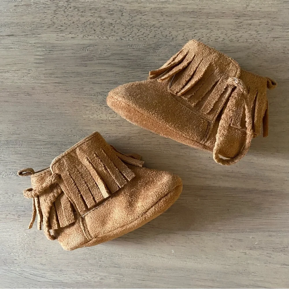 Brown Baby Tassel Moccasin Boots Size 4 Unisex